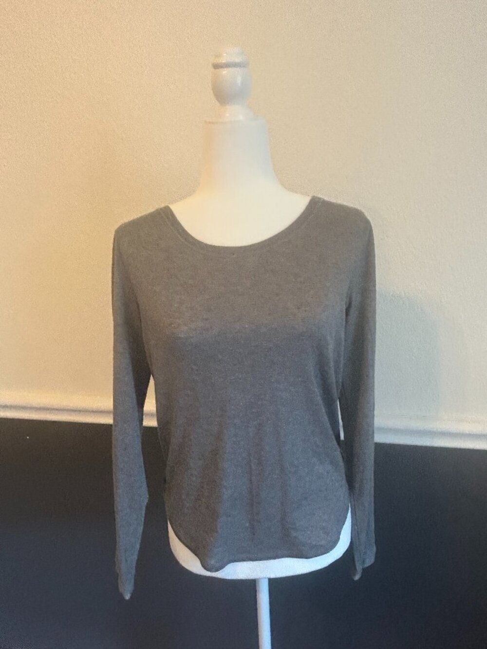 Lululemon heathered grey long sleeve open back top